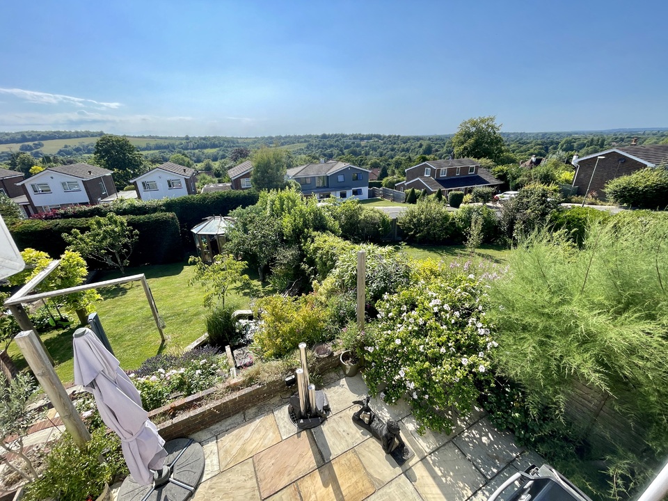 4 bed detached house for sale in Hulton Close, Leatherhead  - Property Image 3