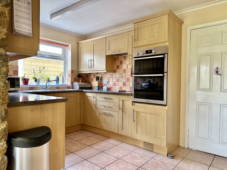 3 bed semi-detached house for sale in Westwood Drive, Frome  - Property Image 6