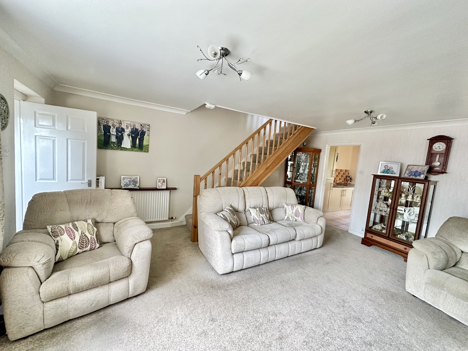 3 bed semi-detached house for sale in Westwood Drive, Frome  - Property Image 2