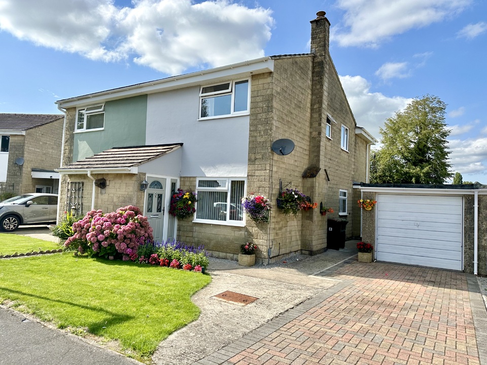 3 bed semi-detached house for sale in Westwood Drive, Frome - Property Image 1