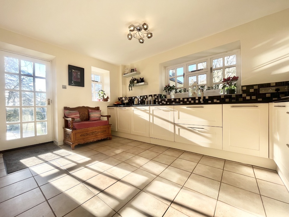 2 bed cottage for sale in Barwick Park, Yeovil  - Property Image 6