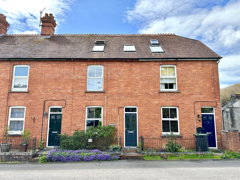 4 bed terraced house for sale in Turners Lane, Gillingham  - Property Image 1