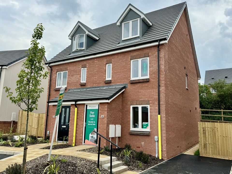 3 bed semi-detached house for sale in Mill Gardens, Cullompton  - Property Image 1