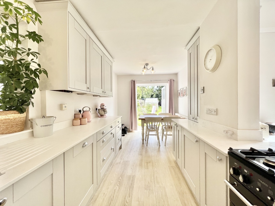 3 bed semi-detached house for sale in Holway Avenue, Taunton  - Property Image 6