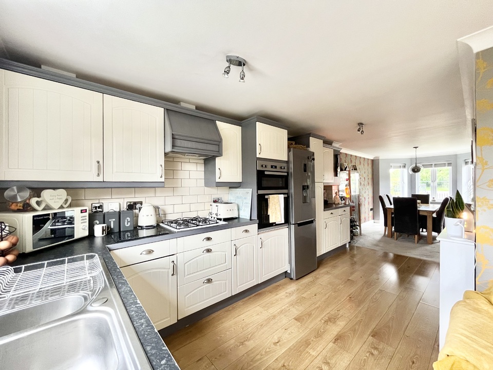 4 bed town house for sale in Merevale Way, Yeovil  - Property Image 8