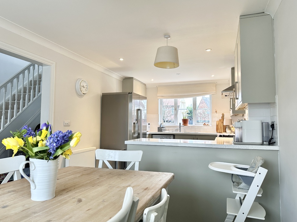 4 bed end of terrace house for sale in Trent Square, Gillingham  - Property Image 8