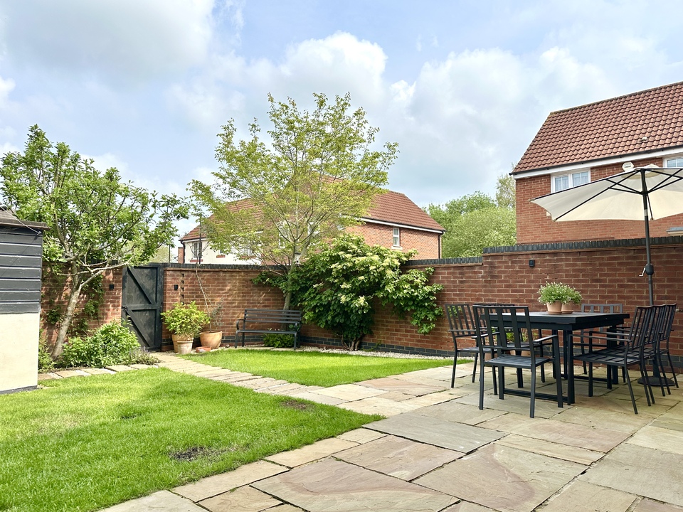 4 bed end of terrace house for sale in Trent Square, Gillingham  - Property Image 2