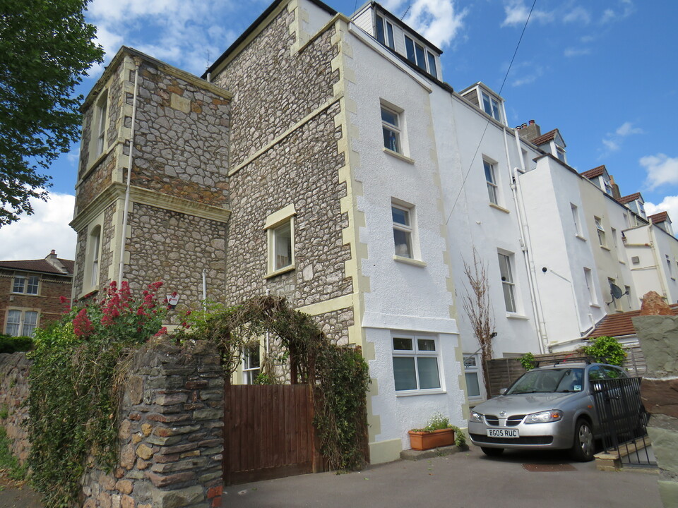 2 bed apartment to rent in Elliston Road, Bristol - Property Image 1