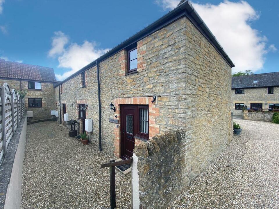 2 bed barn conversion for sale in East Chinnock, Yeovil  - Property Image 1