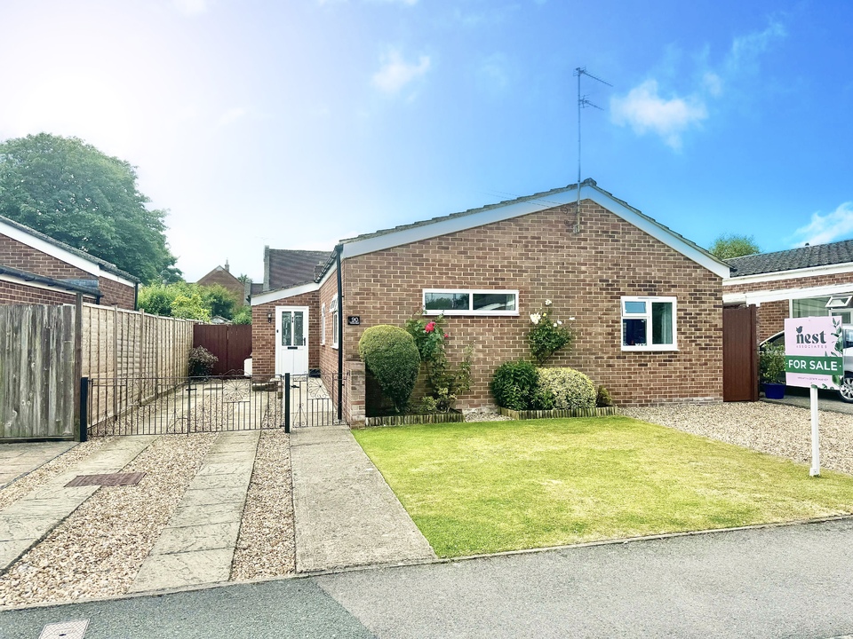 3 bed bungalow for sale in Victoria Road, Devizes  - Property Image 1