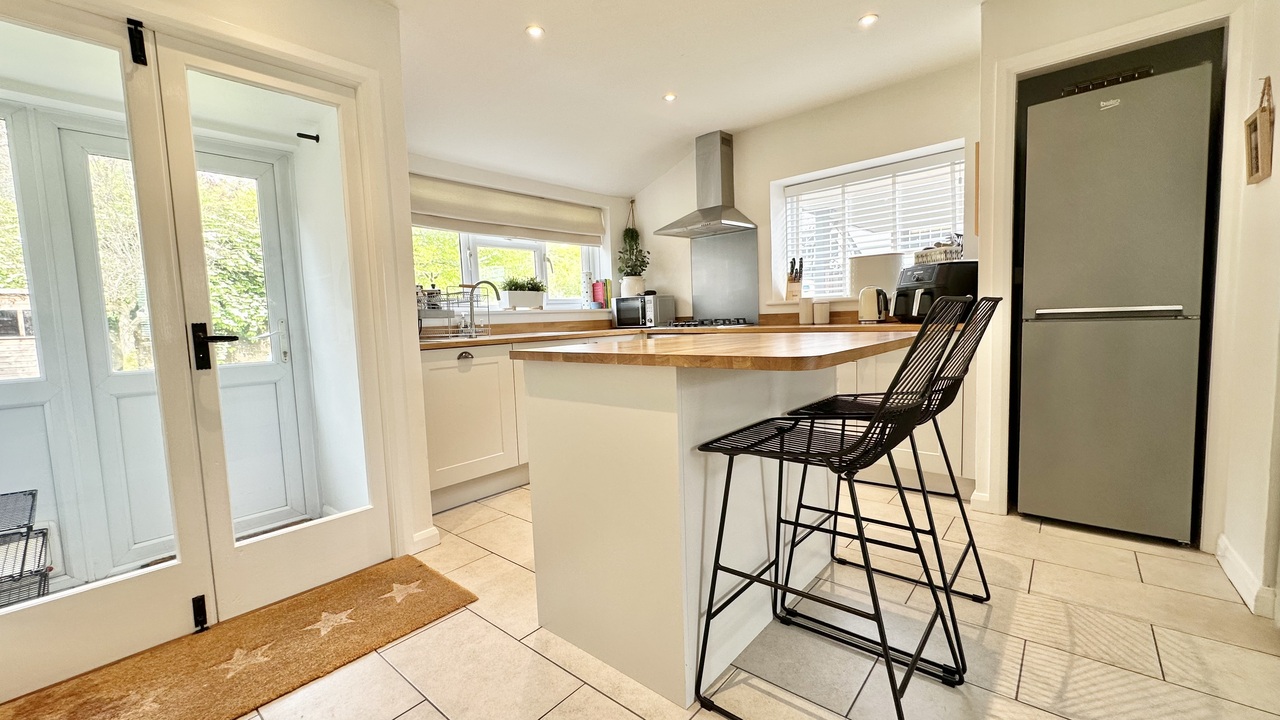 3 bed detached house for sale in Mount Street, Taunton  - Property Image 3