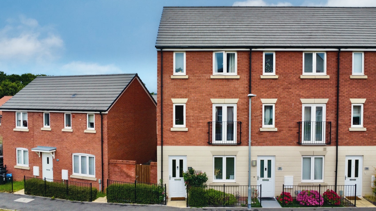 3 bed end of terrace house for sale in Campion Way, Bridgwater  - Property Image 1