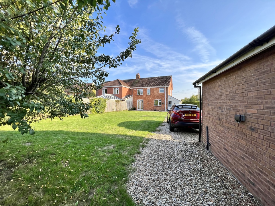 3 bed semi-detached house for sale in Hyde Lane, Taunton  - Property Image 4