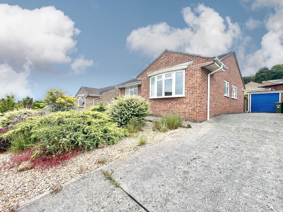 3 bed bungalow for sale in Lime Tree Avenue, Yeovil  - Property Image 1