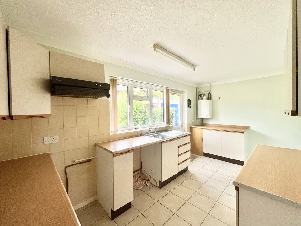 3 bed bungalow for sale in Lime Tree Avenue, Yeovil  - Property Image 4