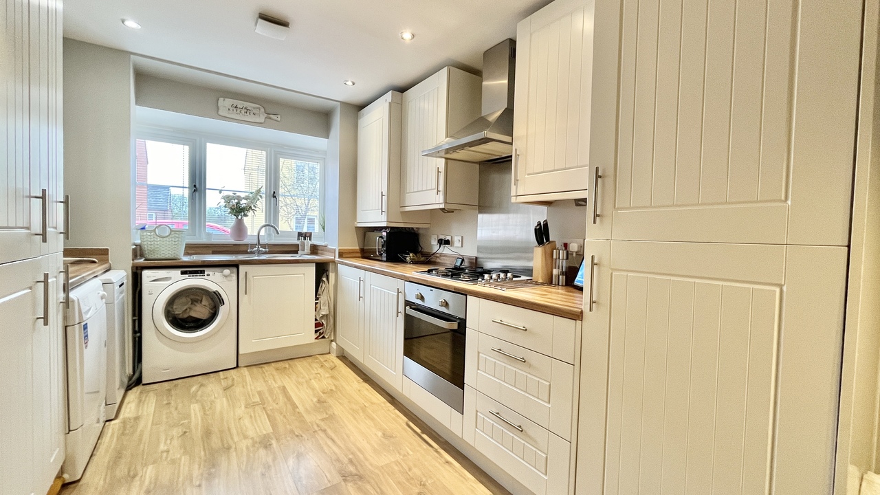 3 bed semi-detached house for sale in Grove Gate, Taunton  - Property Image 7