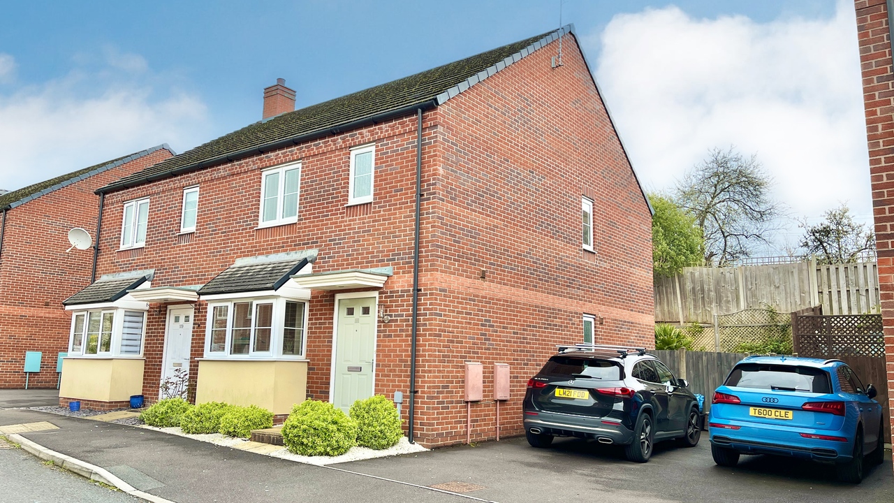 3 bed semi-detached house for sale in Grove Gate, Taunton  - Property Image 1