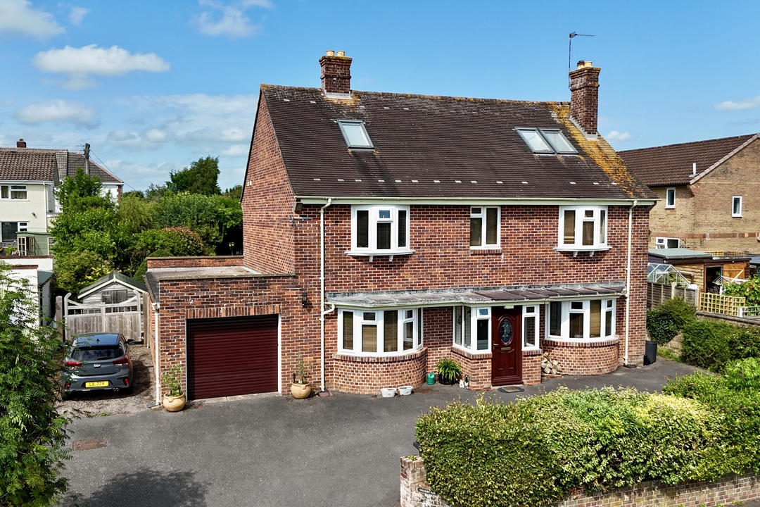 5 bed detached house for sale in St. Georges Well, Cullompton  - Property Image 1