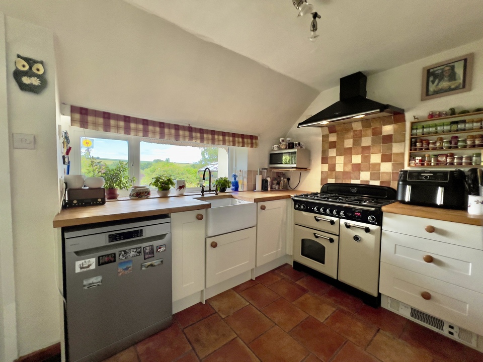 3 bed cottage for sale in Washford, Watchet  - Property Image 8