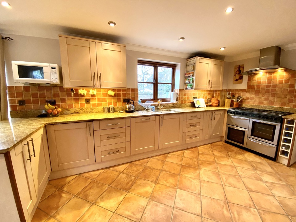 5 bed semi-detached house for sale, Taunton  - Property Image 17