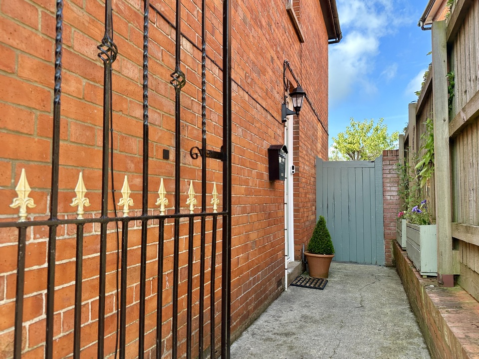 4 bed semi-detached house for sale in Victoria Road, Gillingham  - Property Image 21