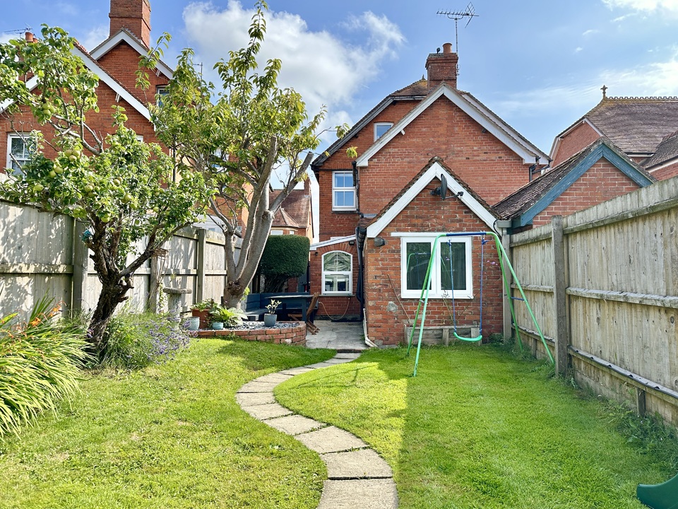 4 bed semi-detached house for sale in Victoria Road, Gillingham  - Property Image 3