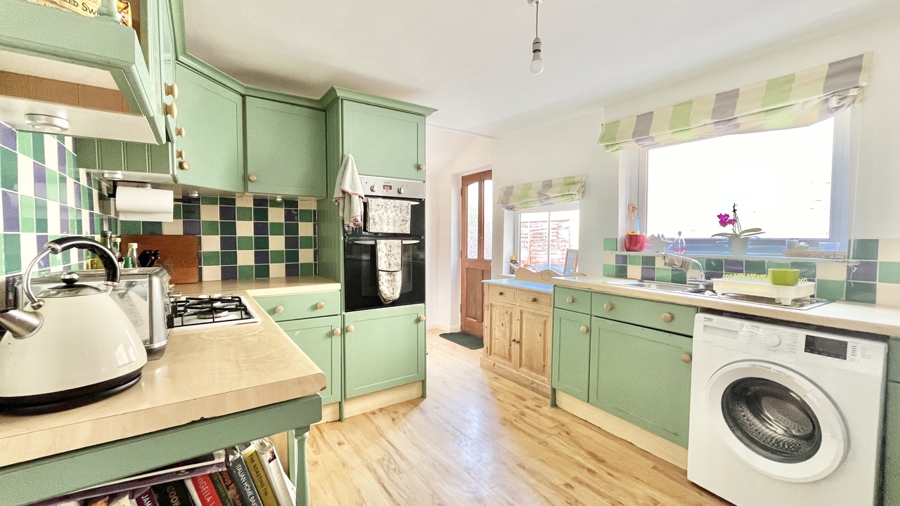 5 bed terraced house for sale in Staplegrove Road, Taunton  - Property Image 4