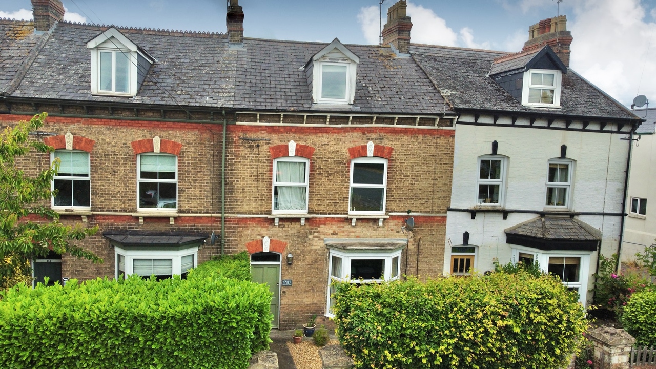 5 bed terraced house for sale in Staplegrove Road, Taunton  - Property Image 1