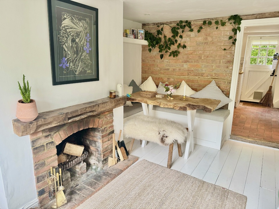 2 bed cottage for sale in Union Street, Ramsbury  - Property Image 2