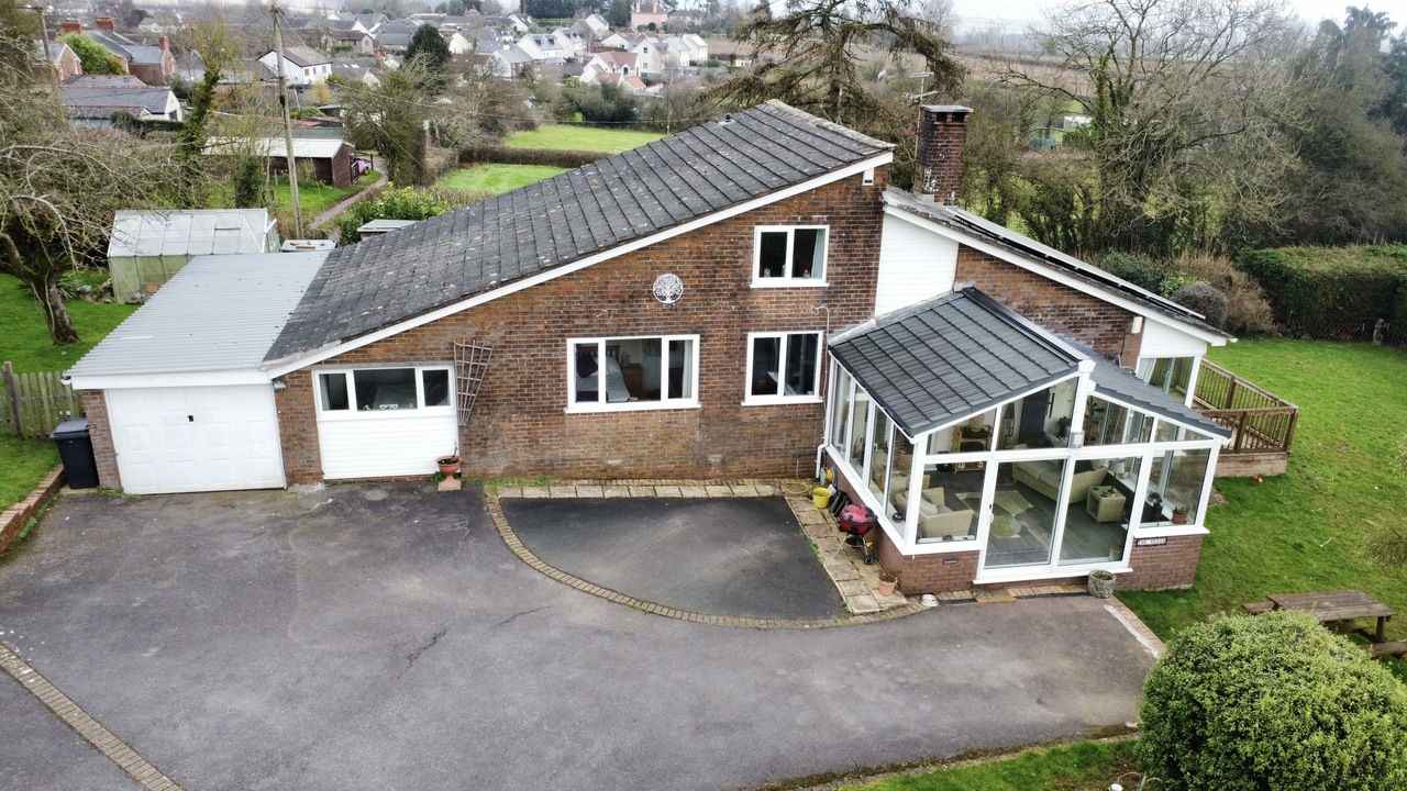 5 bed detached bungalow for sale in The Wedge, Wellington  - Property Image 1