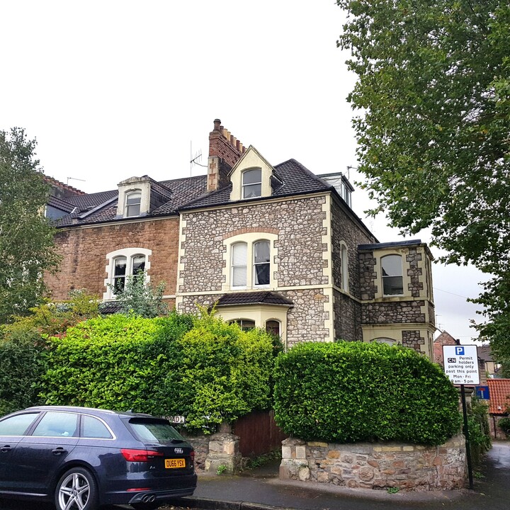 Studio flat to rent in Elliston Road, Bristol  - Property Image 1