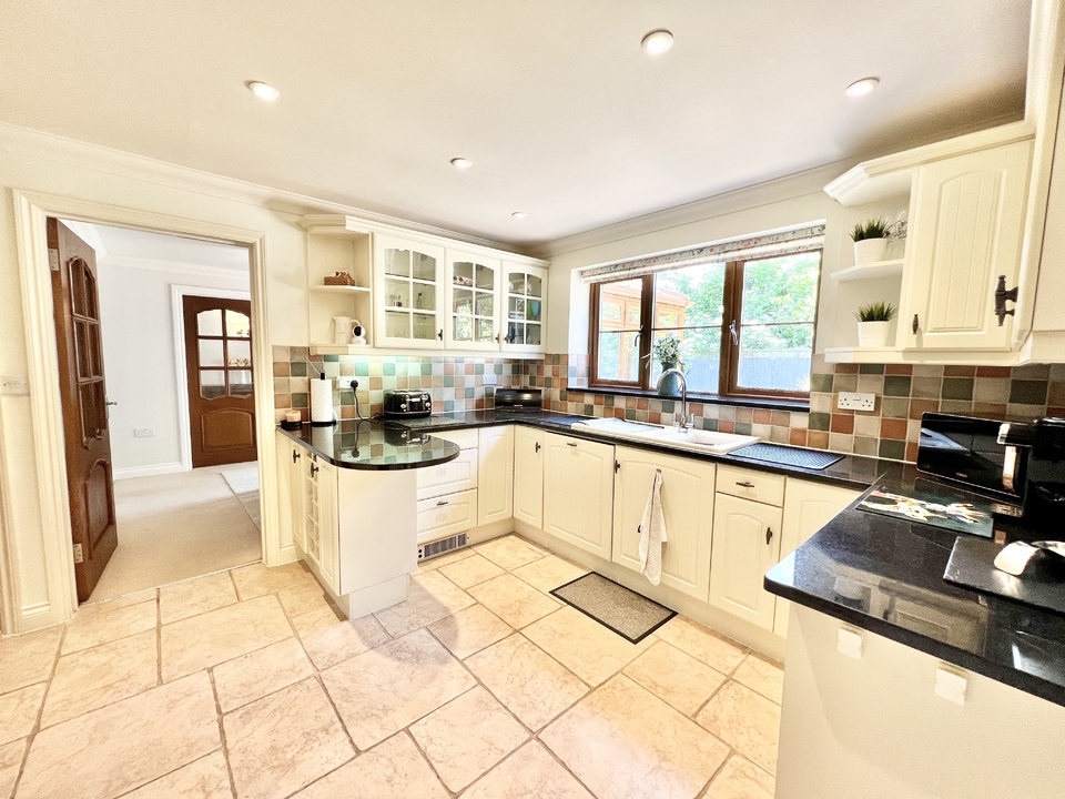 4 bed detached house for sale in Bridgwater Road, Taunton  - Property Image 5