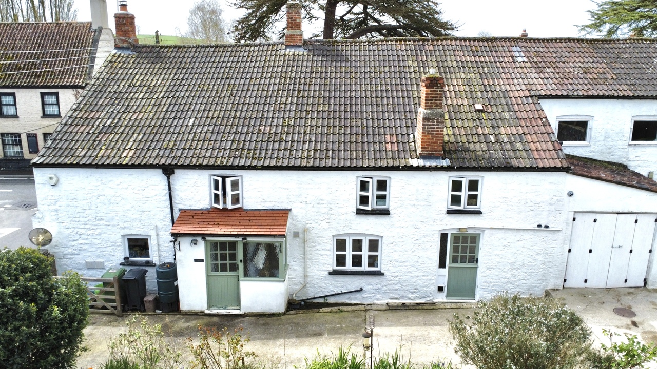 5 bed detached house for sale in Middle Street, Bridgwater  - Property Image 1