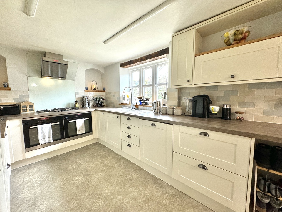 5 bed detached house for sale in Middle Street, Bridgwater  - Property Image 3