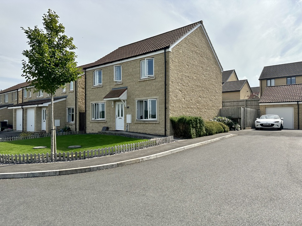 4 bed detached house for sale in Buttercup Close, Frome - Property Image 1