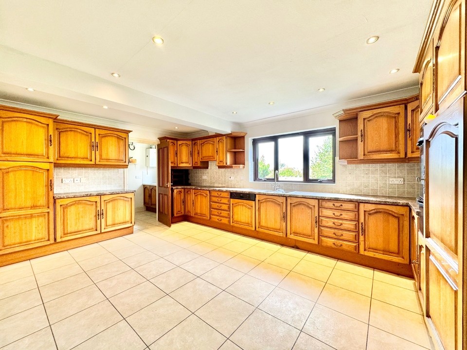 3 bed detached bungalow for sale in North Curry, Taunton  - Property Image 6