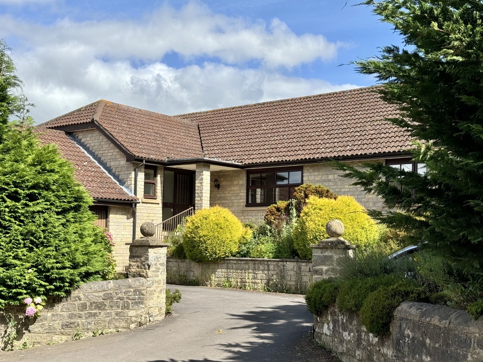 3 bed detached bungalow for sale in North Curry, Taunton  - Property Image 1