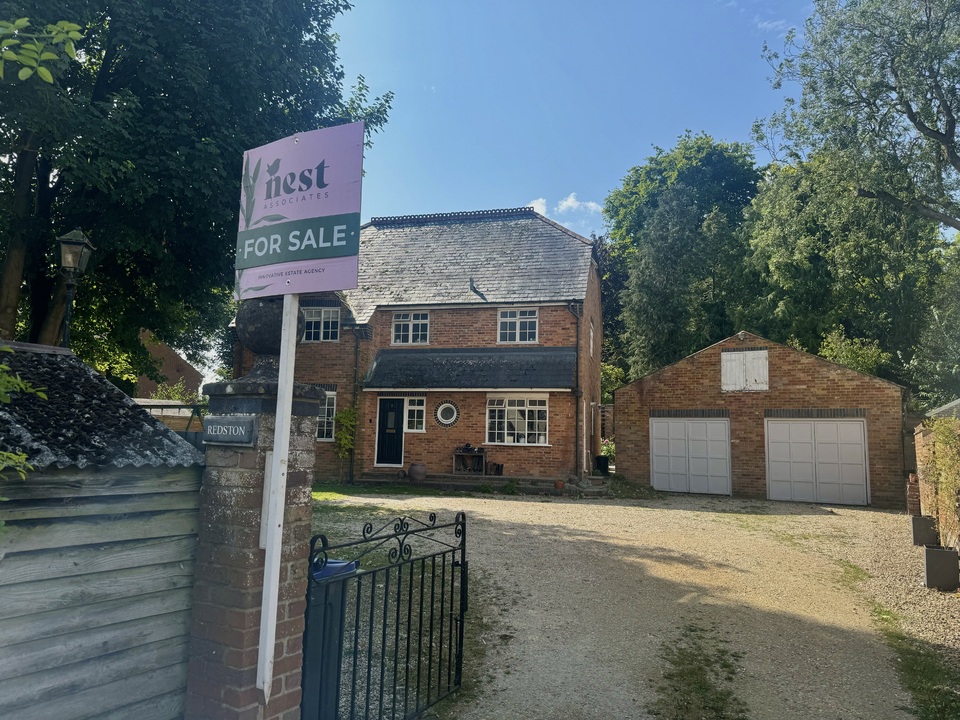 5 bed detached house for sale in Lottage Road, Aldbourne  - Property Image 1