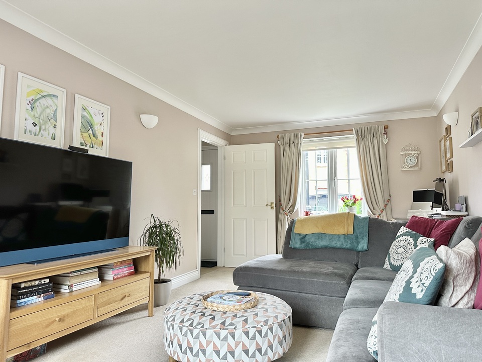 3 bed semi-detached house for sale in Bayfields, Gillingham  - Property Image 10