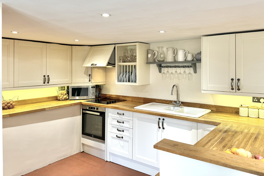 2 bed terraced house for sale in Westleigh, Tiverton  - Property Image 2