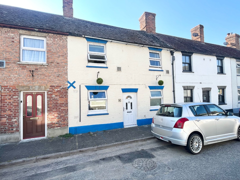 2 bed terraced house for sale in High Street, Yeovil  - Property Image 1