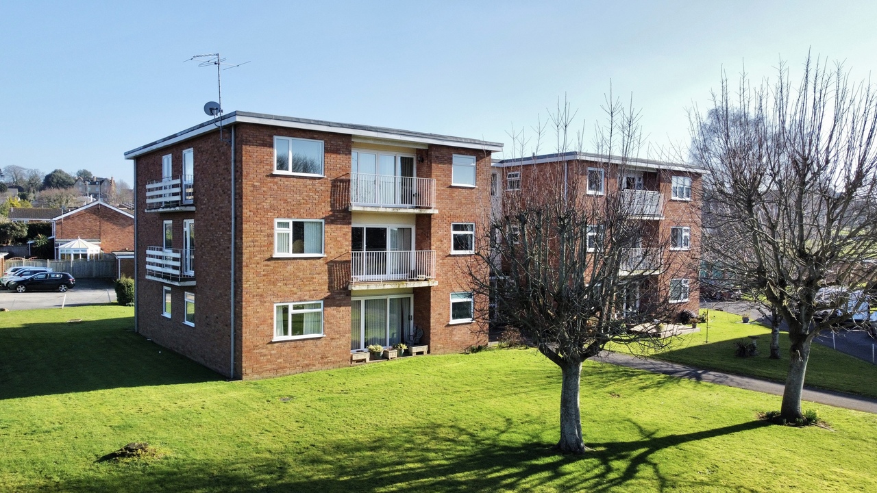 2 bed apartment for sale in Haseley Court, Taunton  - Property Image 1