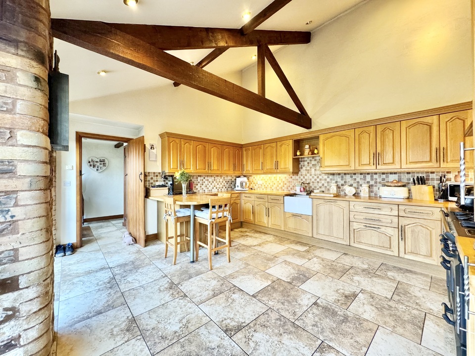 3 bed barn conversion for sale in Hyde Corner, Taunton  - Property Image 7