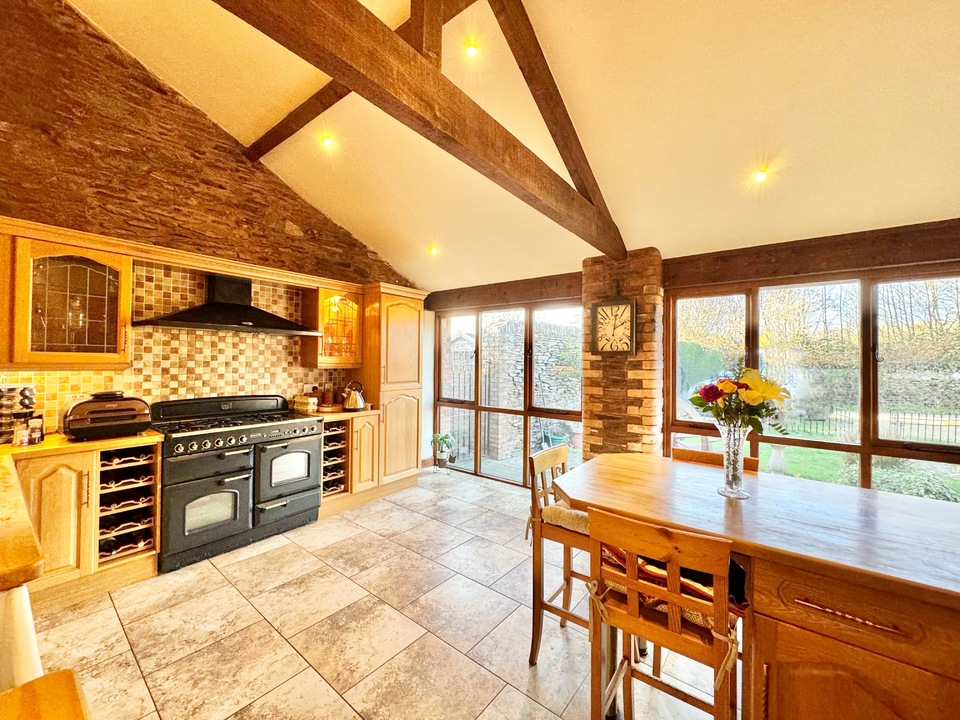 3 bed barn conversion for sale in Hyde Corner, Taunton  - Property Image 5