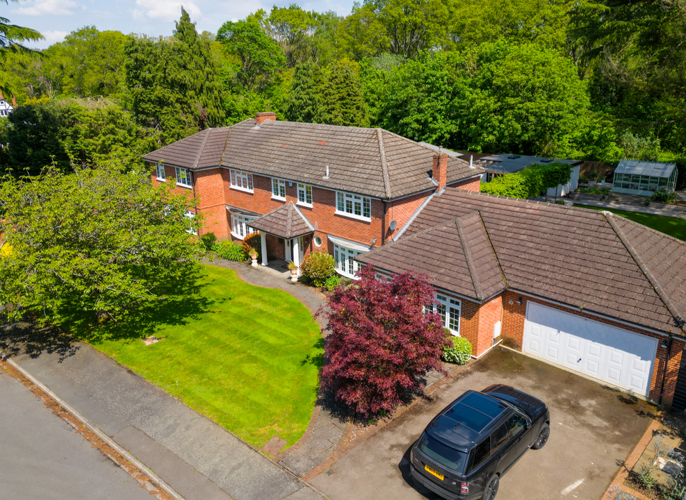 6 bed detached house for sale in Fairacres, Cobham  - Property Image 3