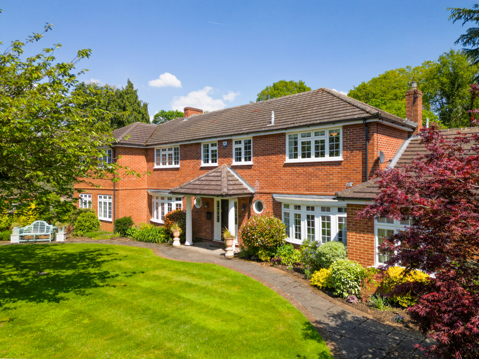 6 bed detached house for sale in Fairacres, Cobham  - Property Image 5