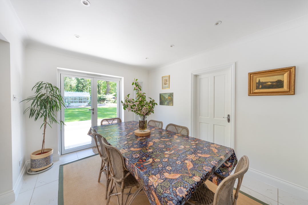 6 bed detached house for sale in Fairacres, Cobham  - Property Image 18