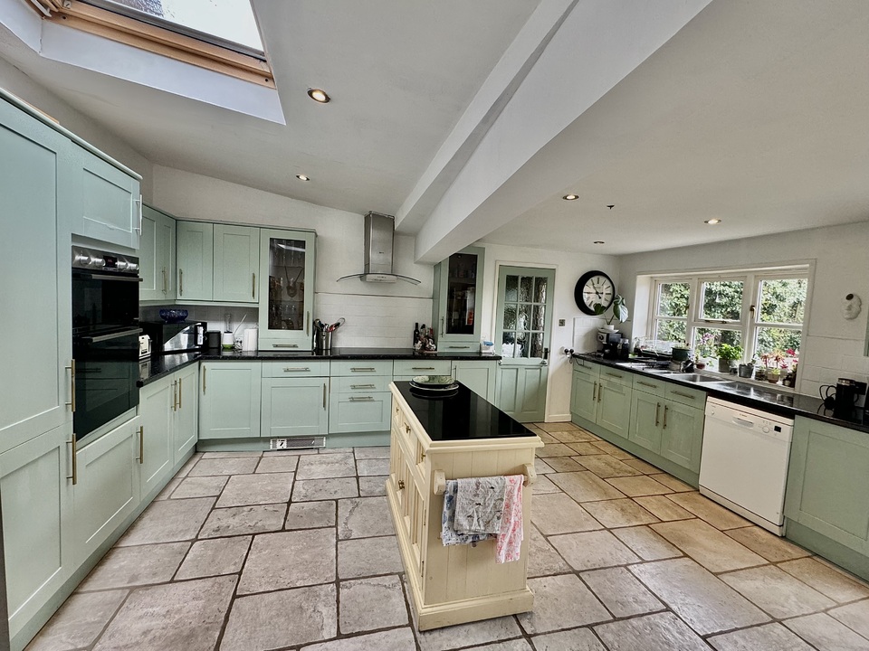 4 bed cottage for sale in The Old Post Office Cottage, Oare  - Property Image 6