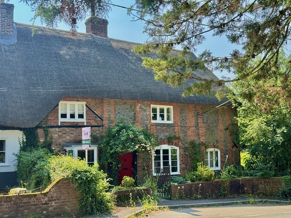 4 bed cottage for sale in The Old Post Office Cottage, Oare  - Property Image 1