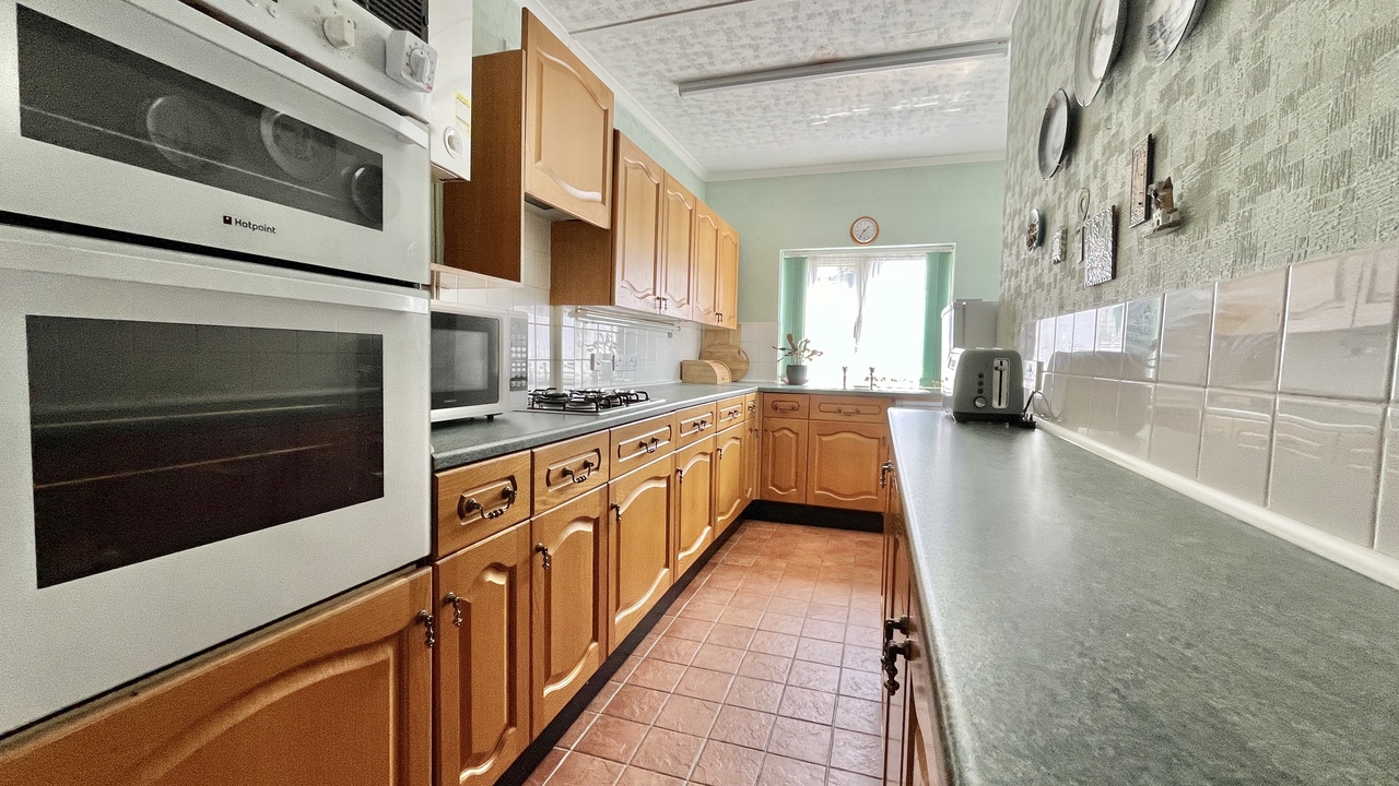 3 bed house for sale in Peter Street, Taunton  - Property Image 7